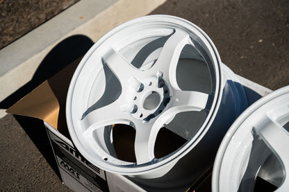 AME Tracer GTV / 17x9 +20 / 5x114.3 / Racing White