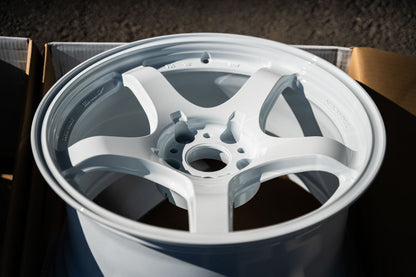 AME Tracer GTV / 17x9 +20 / 5x114.3 / Racing White