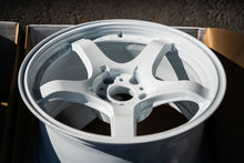 Load image into Gallery viewer, AME Tracer GTV / 17x9 +20 / 5x114.3 / Racing White
