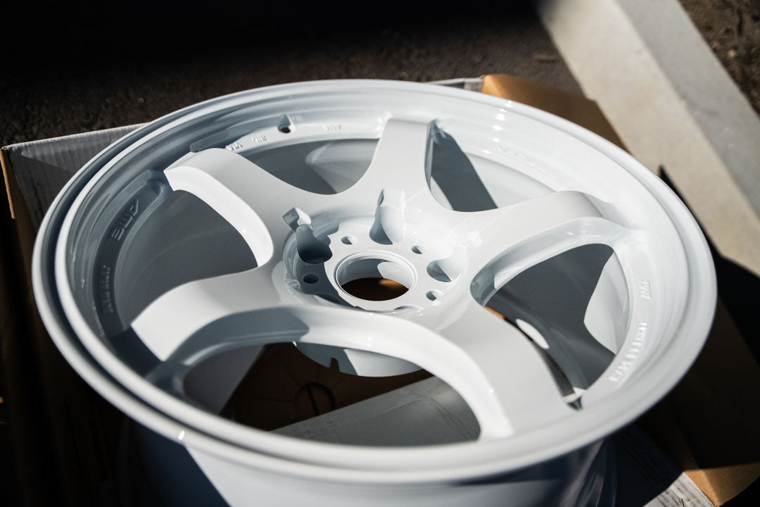 AME Tracer GTV / 17x9 +20 / 5x114.3 / Racing White