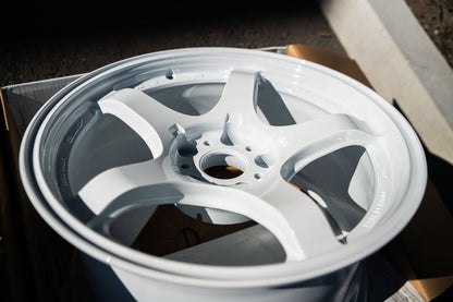 AME Tracer GTV / 17x9 +20 / 5x114.3 / Racing White