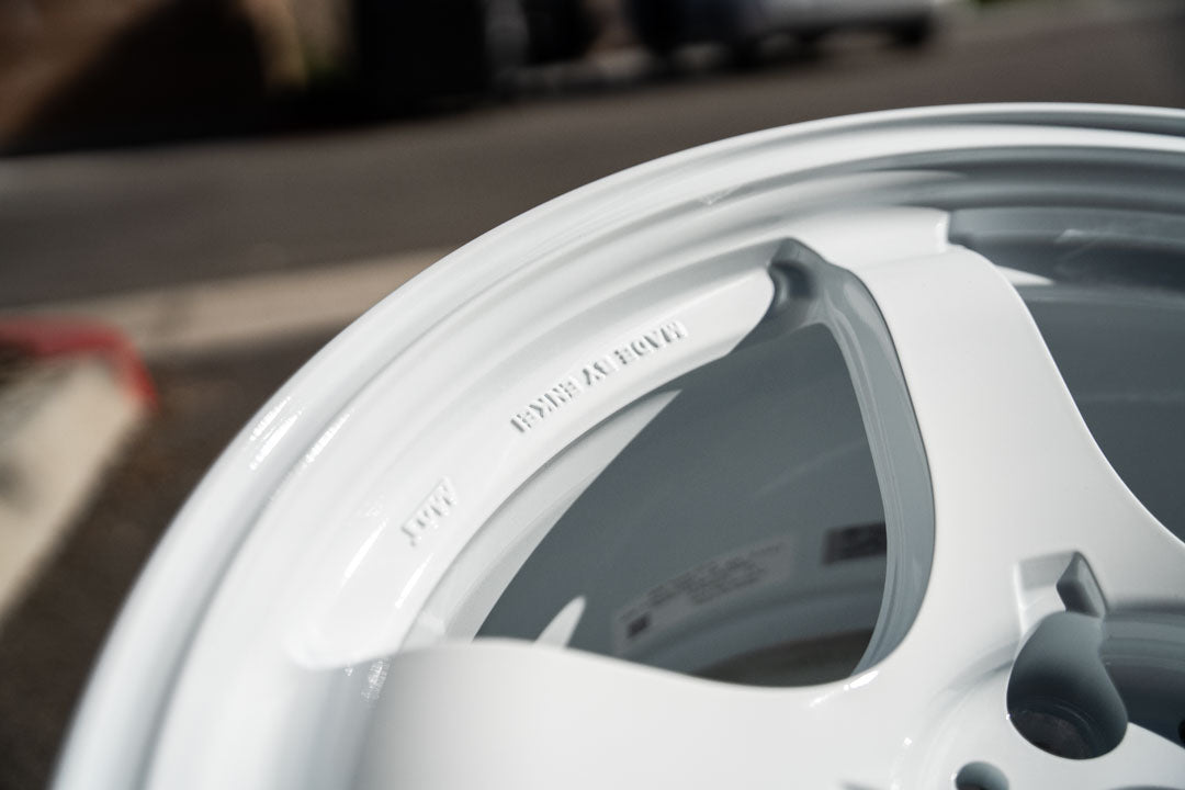 AME Tracer GTV / 17x9 +20 / 5x114.3 / Racing White