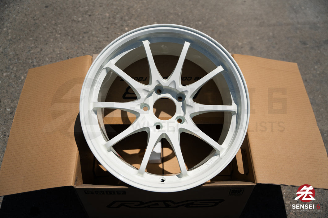 Volk CE28SL / 18x9.5 +35 / 5x120 / Champ White