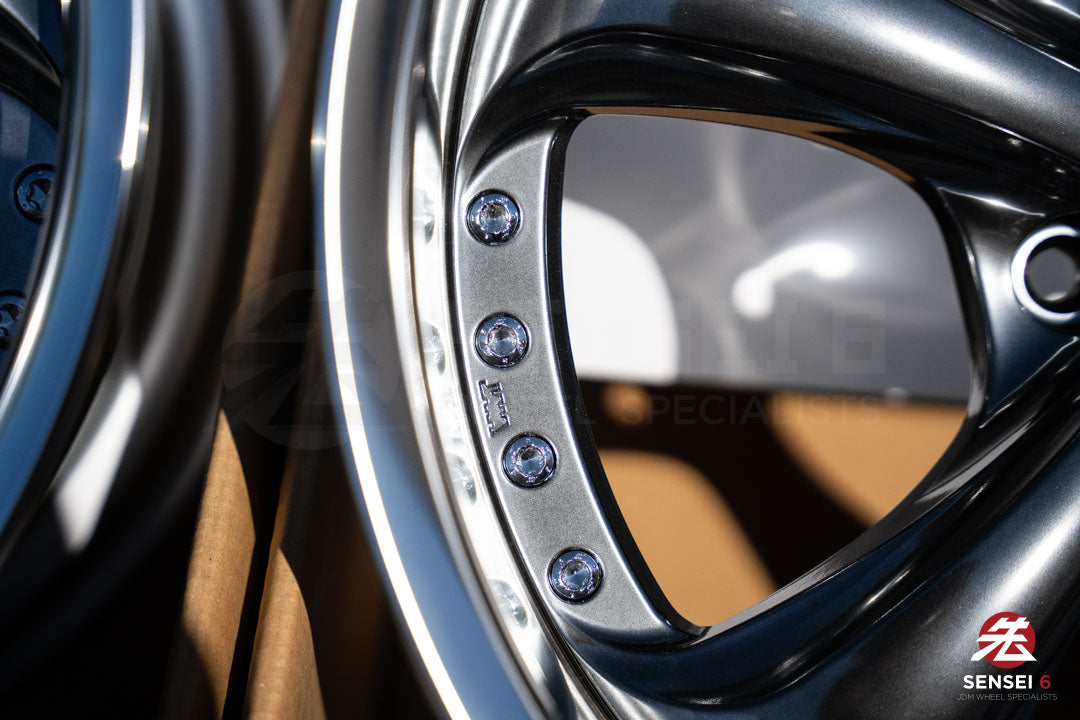 Work VSKF♯ / 18x10.5 +14, 18x10.5 +15 / 5x114.3 / Brilliant Silver Black (BSB)