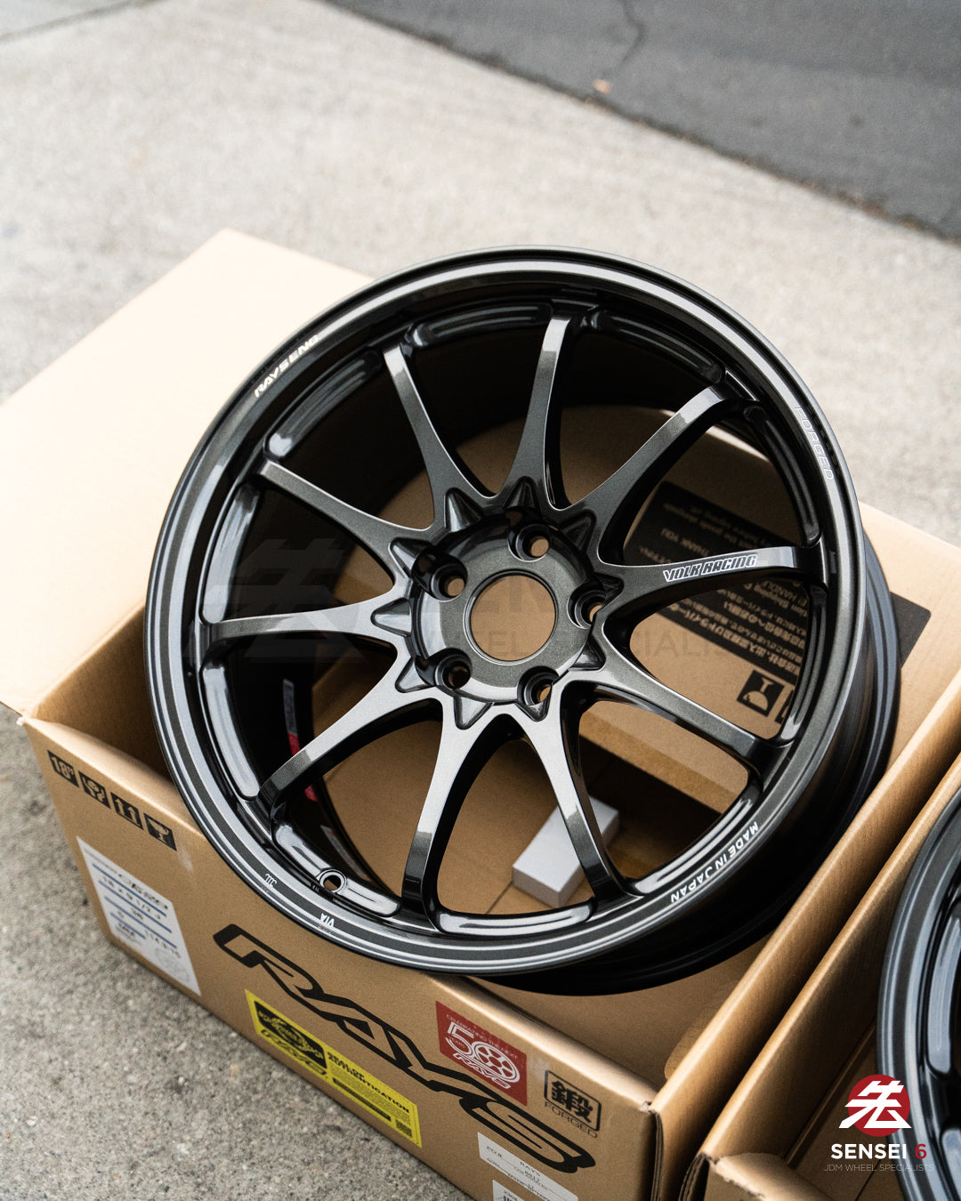 Volk CE28N-Plus / 18x9.5 +38 / 5x114.3 / ダイヤモンドダークガンメタル