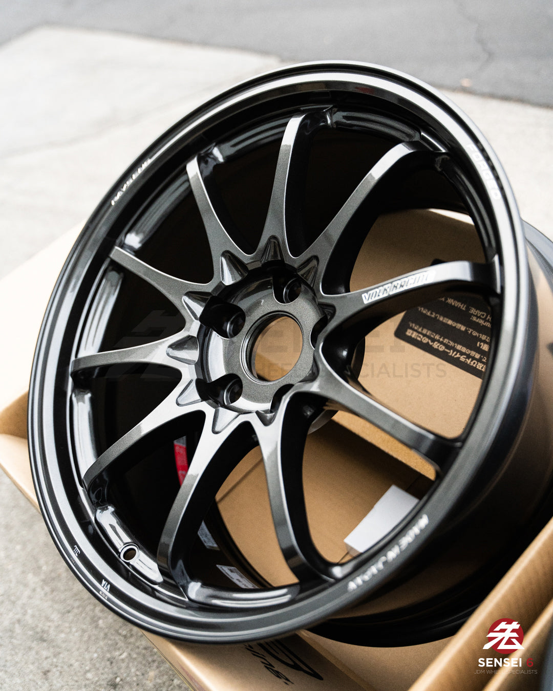 Volk CE28N-Plus / 18x9.5 +38 / 5x114.3 / ダイヤモンドダークガンメタル