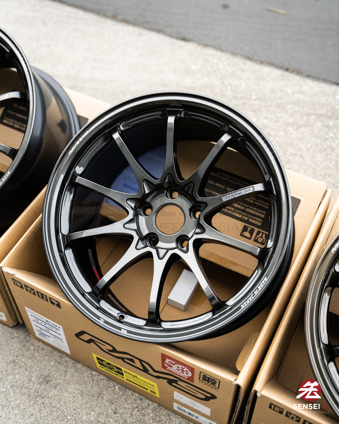 Volk CE28N-Plus / 18x9.5 +22 / 5x114.3 / ダイヤモンドダークガンメタル