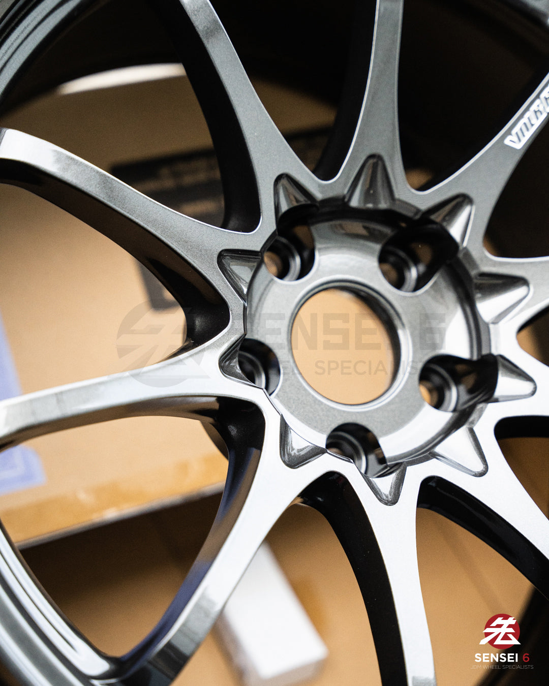 Volk CE28N-Plus / 18x9.5 +22 / 5x114.3 / ダイヤモンドダークガンメタル
