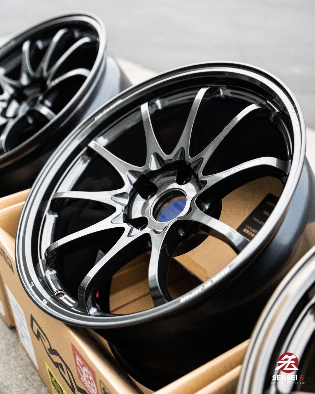 Volk CE28N-Plus / 18x9.5 +22 / 5x114.3 / ダイヤモンドダークガンメタル