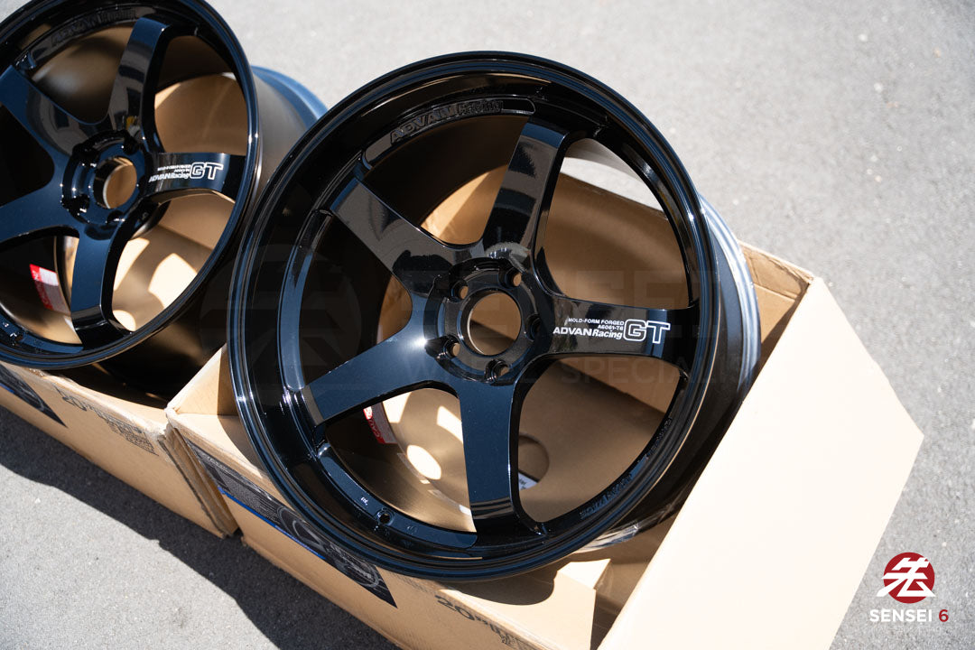 Advan GT Premium / 20x10 +35, 20x12 +20 / 5x114,3 / Negro brillante de competición (GBP)