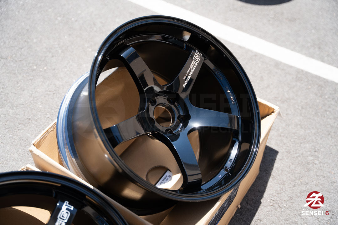 Advan GT Premium / 20x10 +35, 20x12 +20 / 5x114,3 / Negro brillante de competición (GBP)