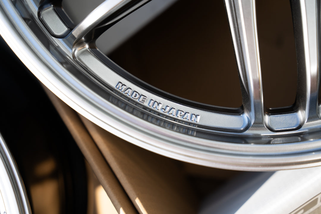AME Tracer TM02 / 18x8.5 +45 / 5x114.3 / Plata hiper