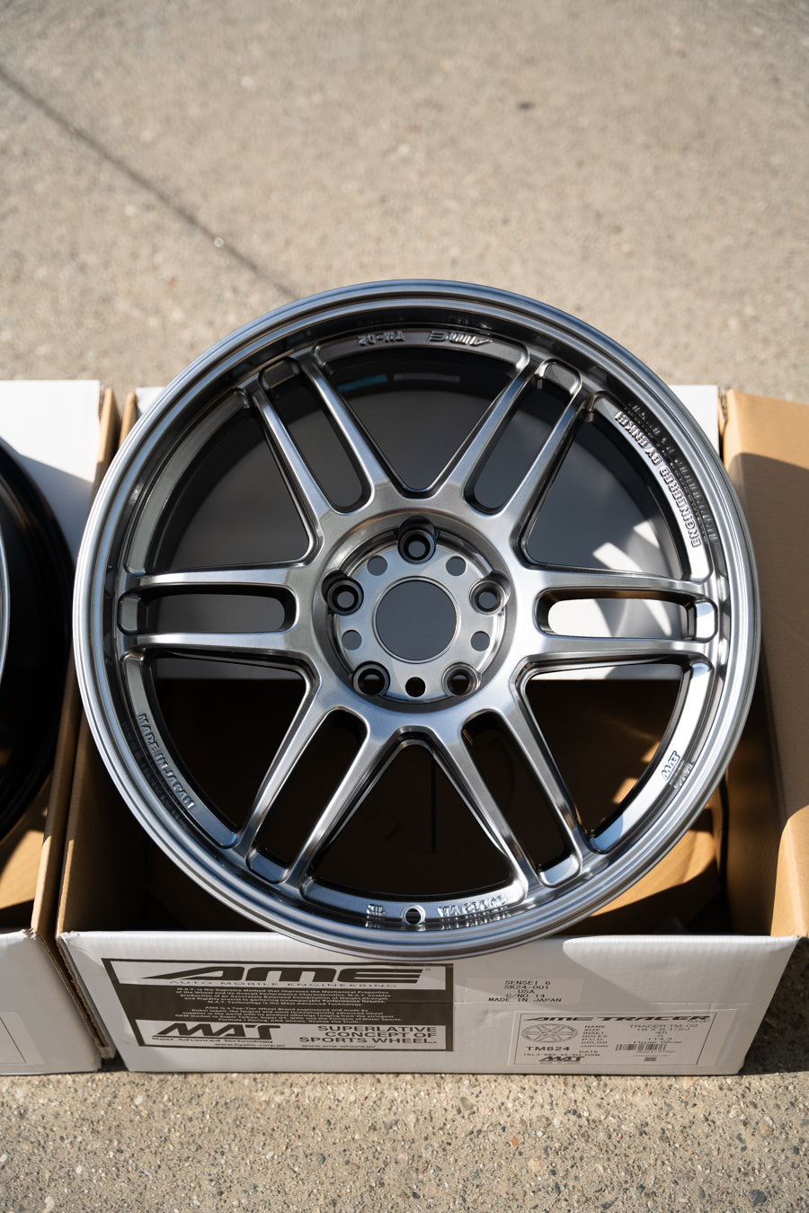 AME Tracer TM02 / 18x8.5 +45 / 5x114.3 / Plata hiper