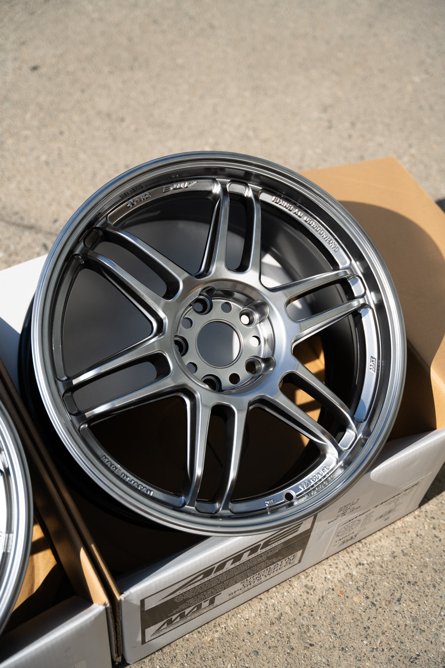 AME Tracer TM02 / 18x8.5 +45 / 5x114.3 / Plata hiper