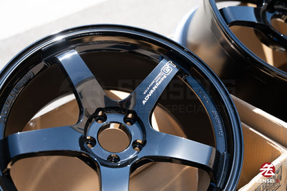 Advan GT Premium / 20x10 +35, 20x12 +20 / 5x114,3 / Negro brillante de competición (GBP)