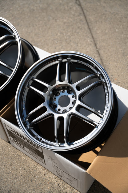 AME Tracer TM02 / 18x8.5 +45 / 5x114.3 / Plata hiper