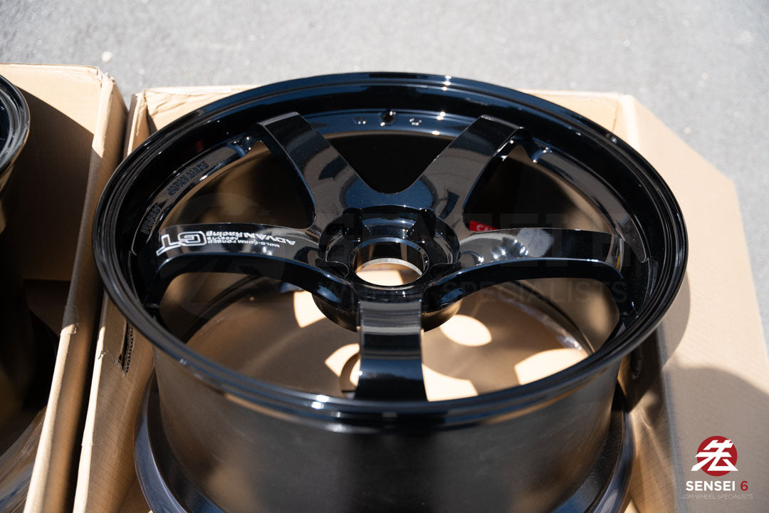 Advan GT Premium / 20x10 +35, 20x12 +20 / 5x114,3 / Negro brillante de competición (GBP)