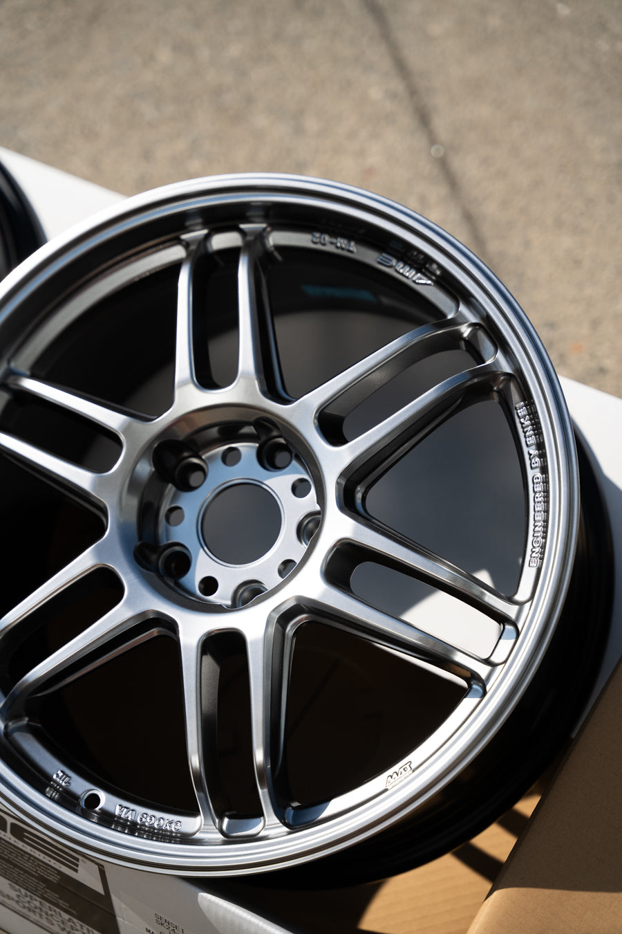 AME Tracer TM02 / 18x8.5 +45 / 5x114.3 / Plata hiper