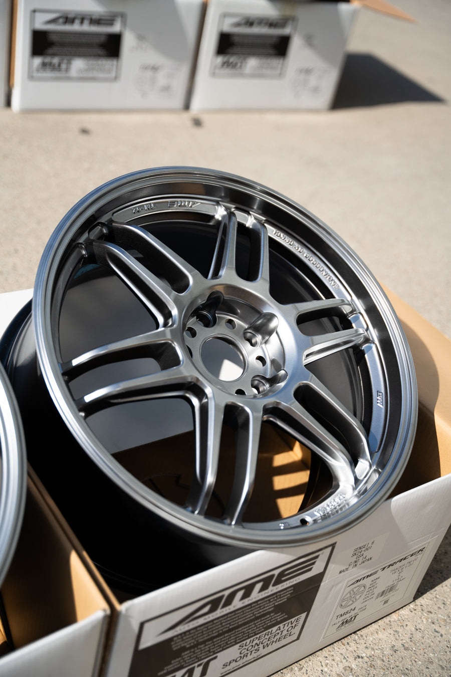 AME Tracer TM02 / 18x8.5 +45 / 5x114.3 / Plata hiper