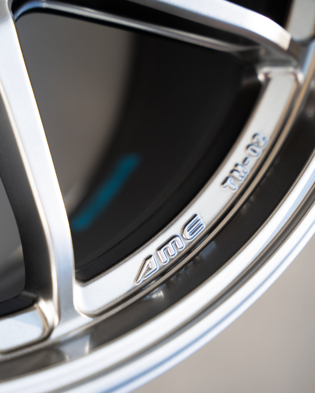 AME Tracer TM02 / 18x9.5 +15 / 5x114.3 / Hiperplata