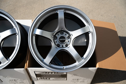 AME Tracer GTV / 18x11 +15 / 5x114.3 / Plata mate