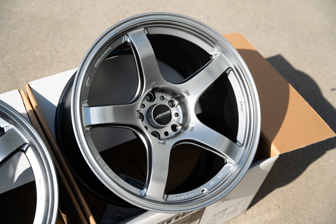 AME Tracer GTV / 18x11 +15 / 5x114.3 / Plata mate