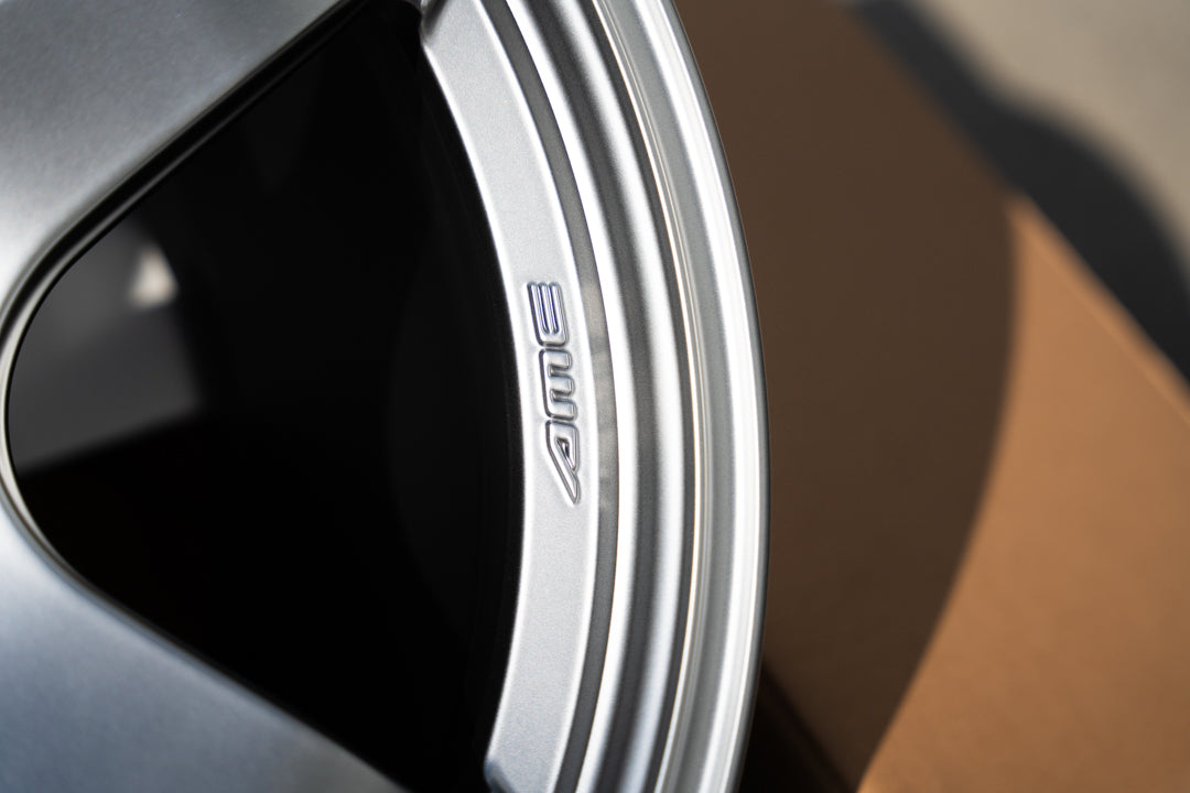 AME Tracer GTV / 18x11 +15 / 5x114.3 / Plata mate