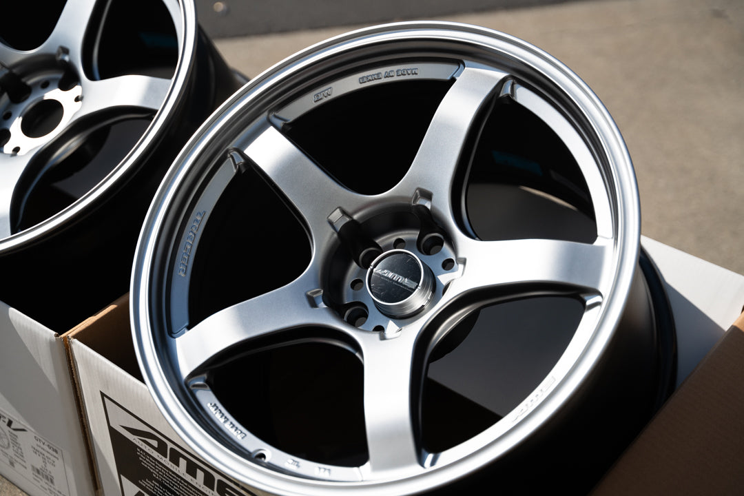 AME Tracer GTV / 18x11 +15 / 5x114.3 / Plata mate