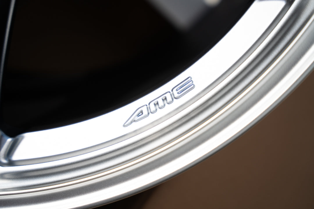 AME Tracer GTV / 18x11 +15 / 5x114.3 / Plata mate