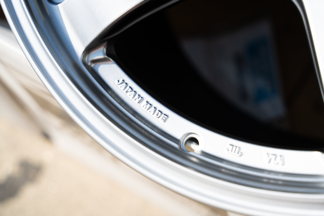 AME Tracer GTV / 18x11 +15 / 5x114.3 / Plata mate