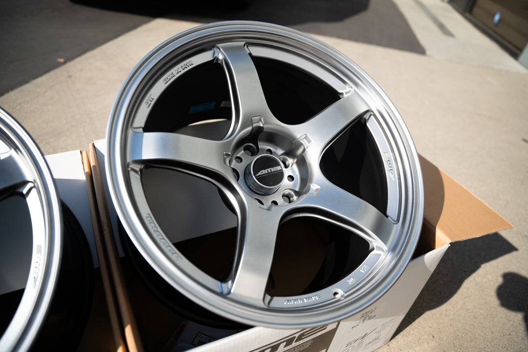 AME Tracer GTV / 18x11 +15 / 5x114.3 / Plata mate