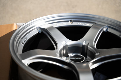 AME Tracer GTV / 18x11 +15 / 5x114.3 / Plata mate