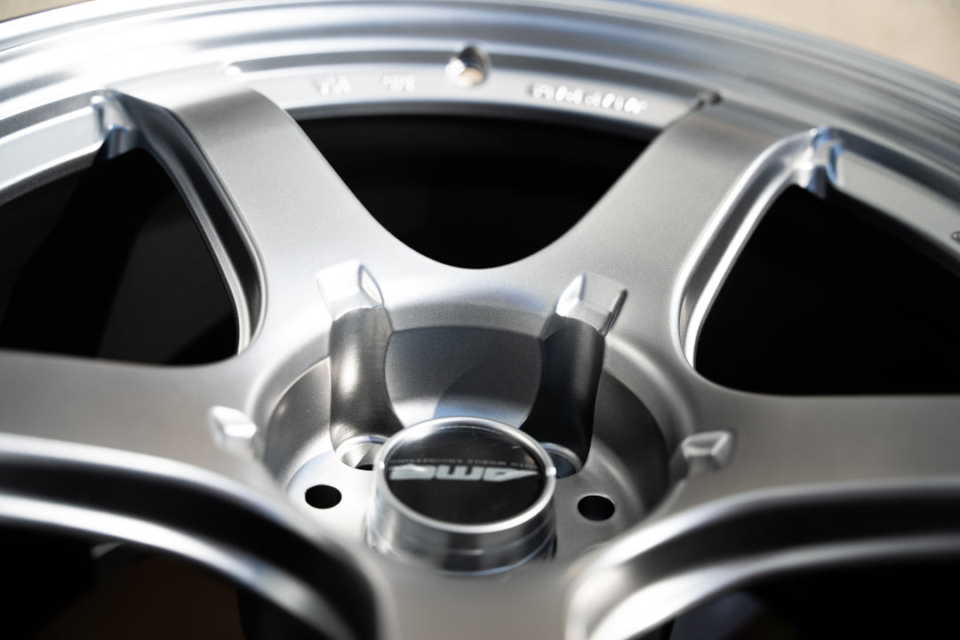 AME Tracer GTV / 18x11 +15 / 5x114.3 / Plata mate