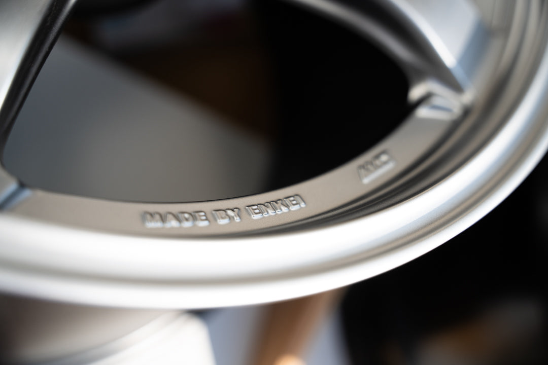AME Tracer GTV / 18x11 +15 / 5x114.3 / Plata mate