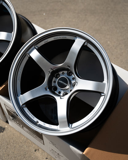 AME Tracer GTV / 18x11 +15 / 5x114.3 / Plata mate