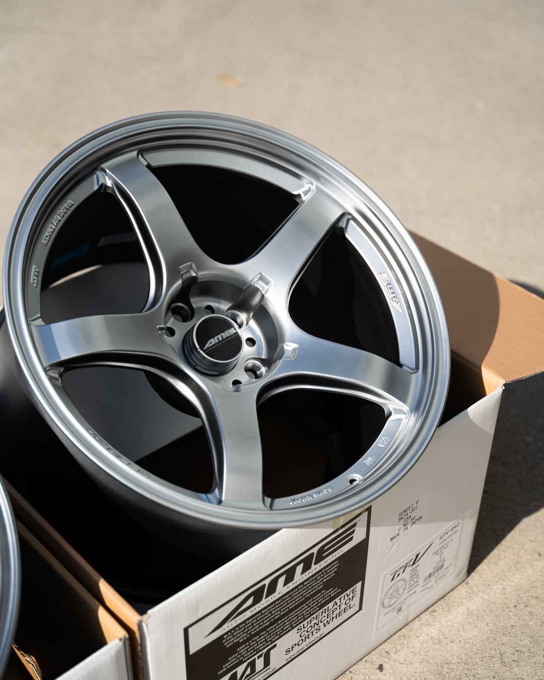 AME Tracer GTV / 18x11 +15 / 5x114.3 / Plata mate