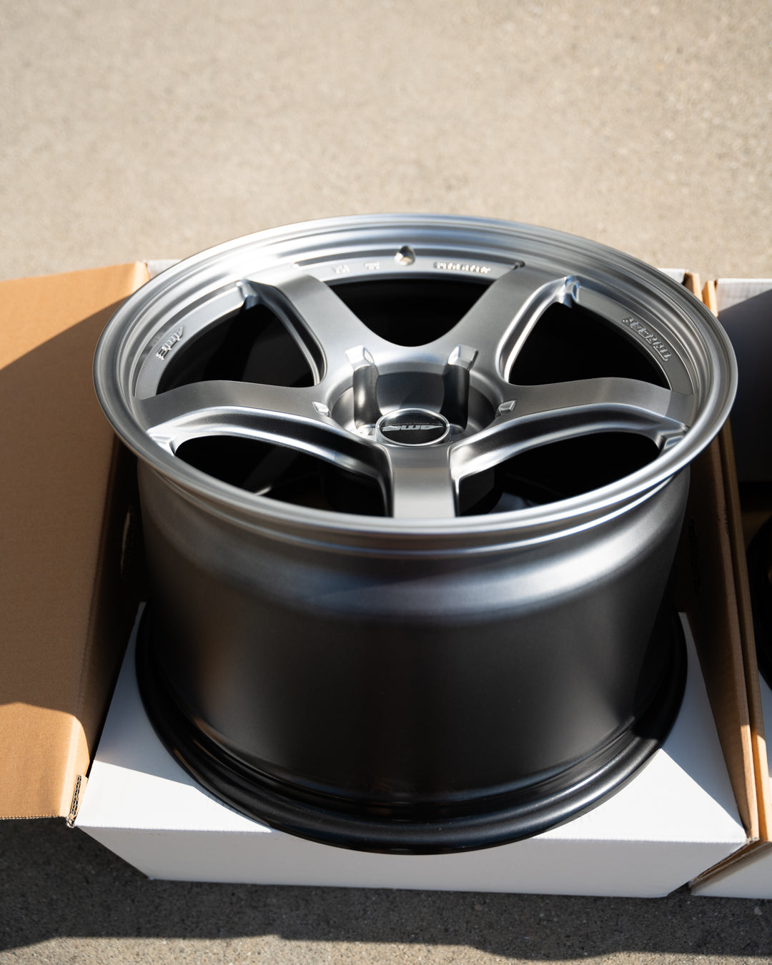 AME Tracer GTV / 18x11 +15 / 5x114.3 / Plata mate