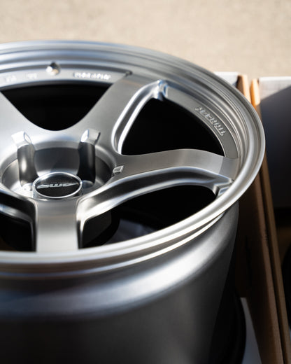 AME Tracer GTV / 18x11 +15 / 5x114.3 / Plata mate
