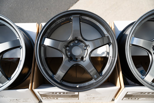 AME Tracer GTV / 18x9.5 +38 / 5x120 / Negro pistola