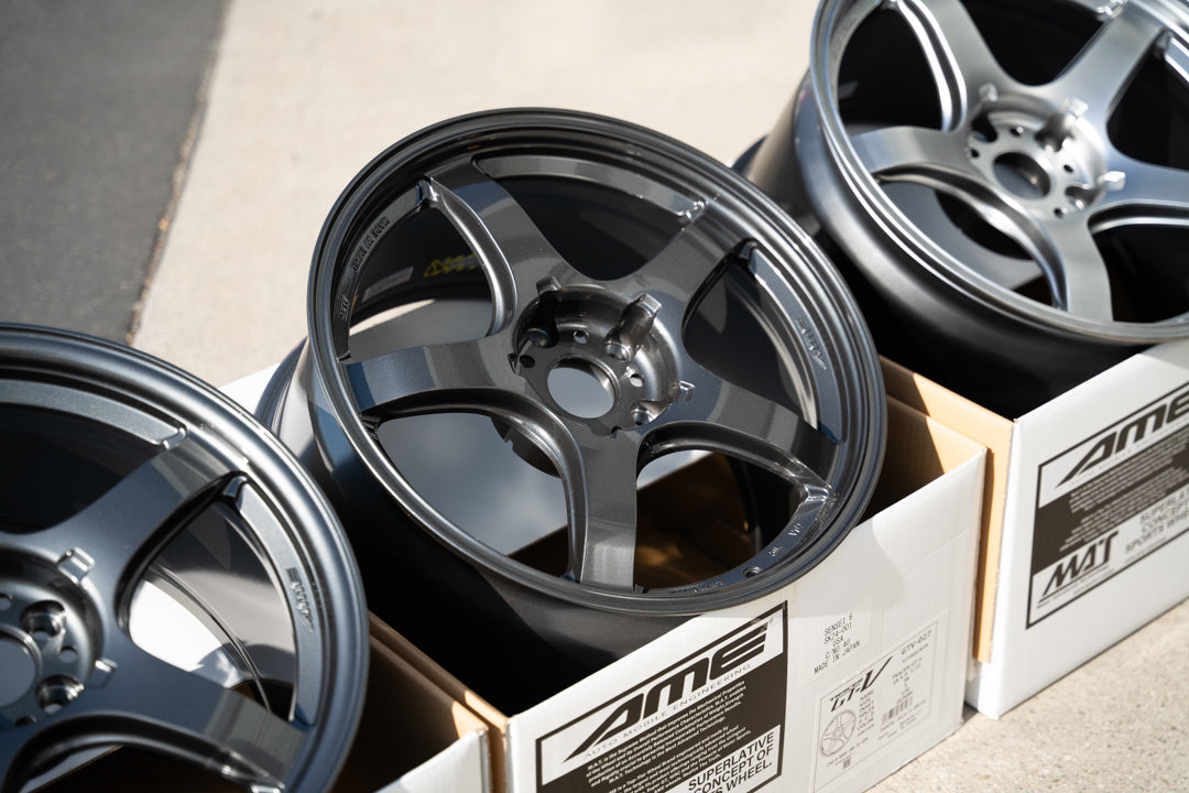 AME Tracer GTV / 18x9.5 +38 / 5x120 / Negro pistola