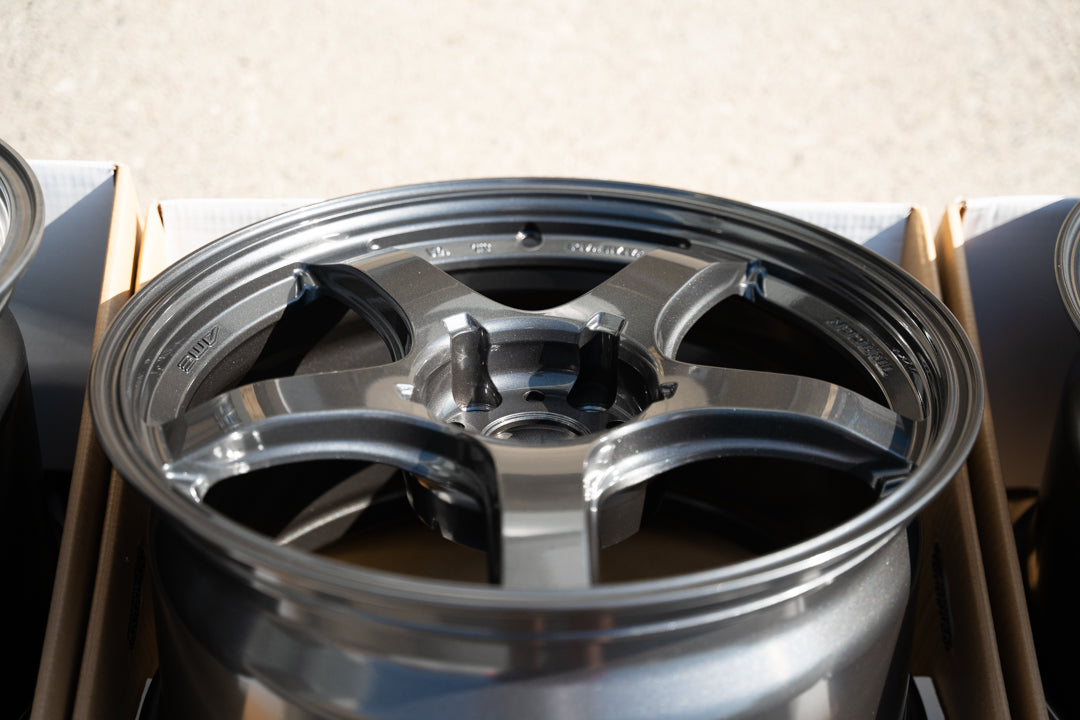 AME Tracer GTV / 18x9.5 +38 / 5x120 / Negro pistola