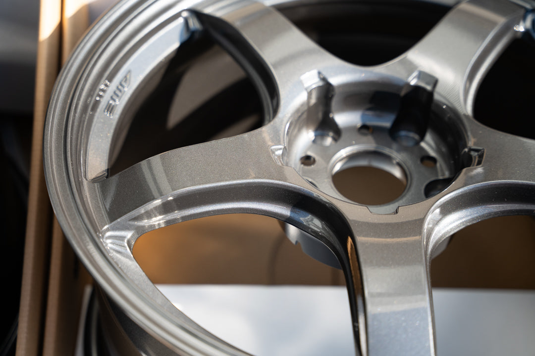AME Tracer GTV / 18x9.5 +38 / 5x120 / Negro pistola