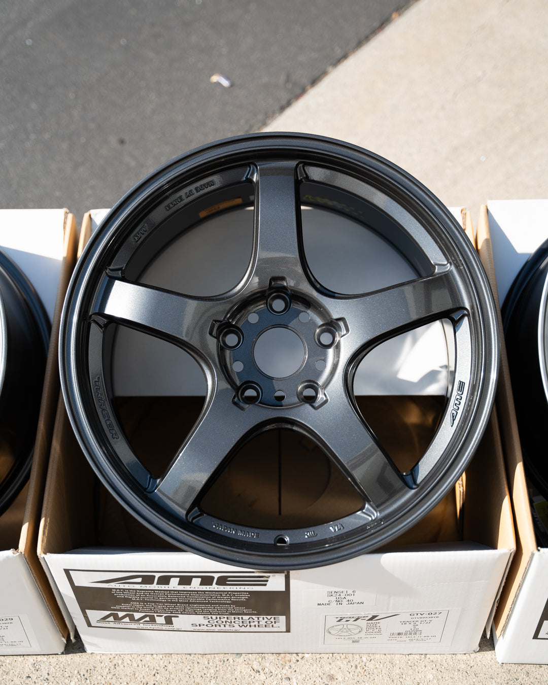 AME Tracer GTV / 18x9.5 +38 / 5x120 / Negro pistola