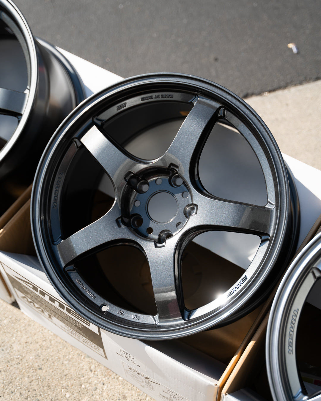 AME Tracer GTV / 18x9.5 +38 / 5x120 / Negro pistola