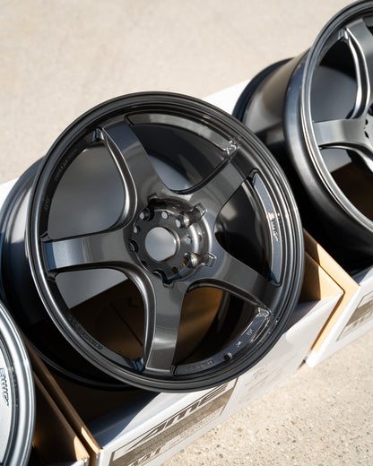AME Tracer GTV / 18x9.5 +38 / 5x120 / Negro pistola