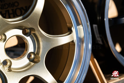 Advan RG-D2 / 15x8 +35 / 4x100 / Machining & Champagne Gold (MCG)