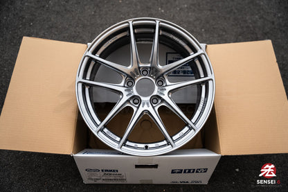 Enkei NVR5 / 17x8.5 +30 / 5x114.3 / Sonic Silver (SS)