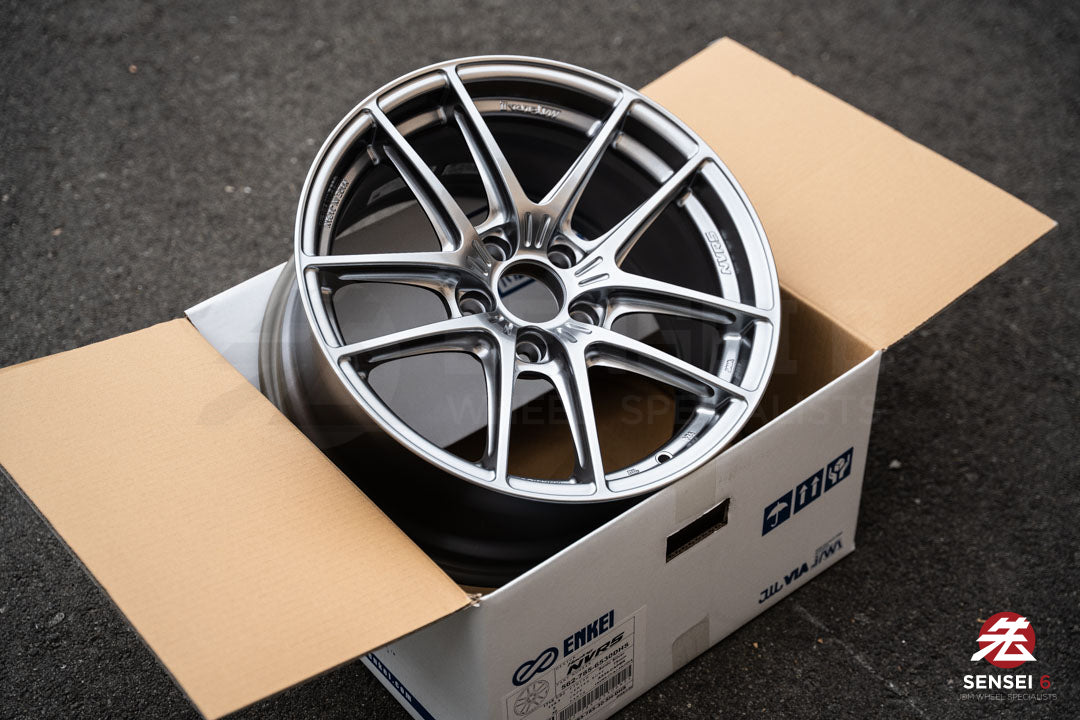 Enkei NVR5 / 17x8.5 +30 / 5x114.3 / Sonic Silver (SS)
