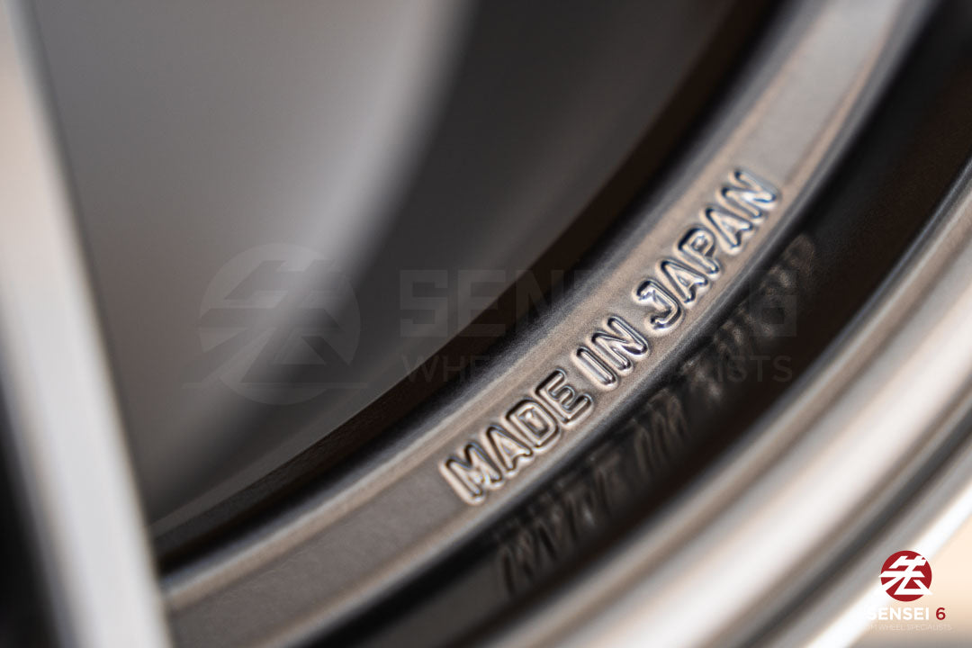 Enkei NVR5 / 17x8.5 +30 / 5x114.3 / Sonic Silver (SS)