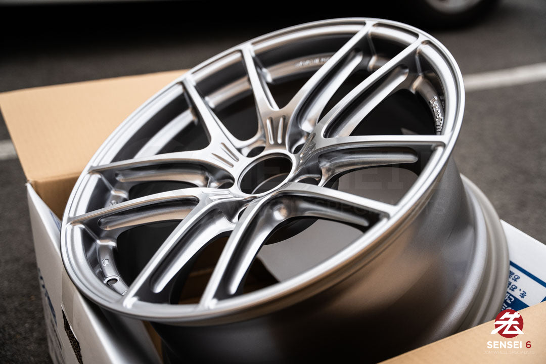 Enkei NVR5 / 17x8.5 +30 / 5x114.3 / Sonic Silver (SS)
